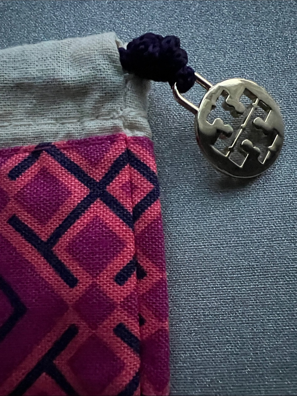 Tory Burch | Natural Canvas Dust Bag Pink & Navy Geometric Trim Size 6.5” x 8.5” - Picture 4 of 10